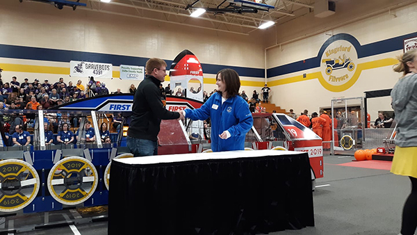 Bay College’s Vice President of Academic Affairs, Matt Barron, and Dean of the College of Innovation and Solutions at LSSU, Kimberly Muller shake hands